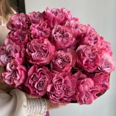 Монобукет из 21 пионовидной розы "Кантри блюз" в крафт упаковке 60
